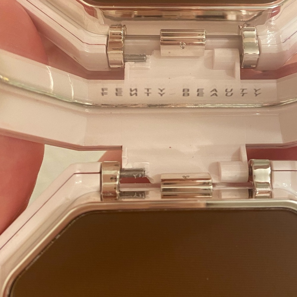 Fenty Beauty Powder - Picture 10 of 12